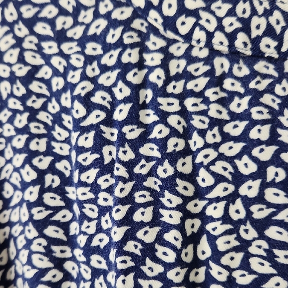 Amazon Essentials Navy Blue and White V-Neck Printed Tunic - Picture 8 of 8